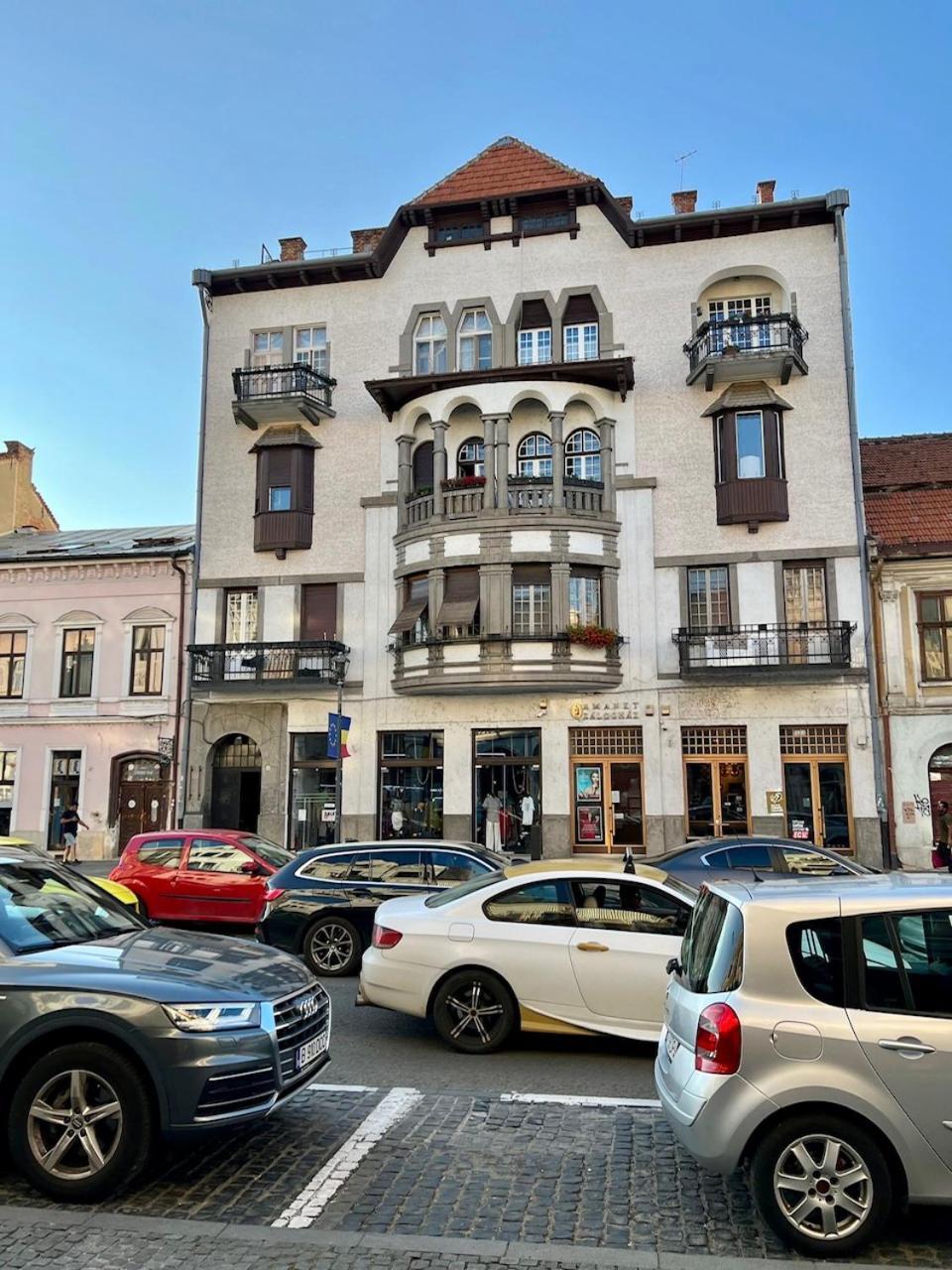 Classic Love Story In Old Cluj I Kültér fotó