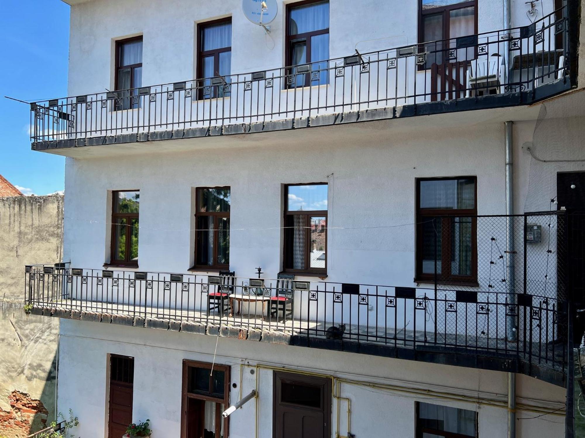 Classic Love Story In Old Cluj I Kültér fotó