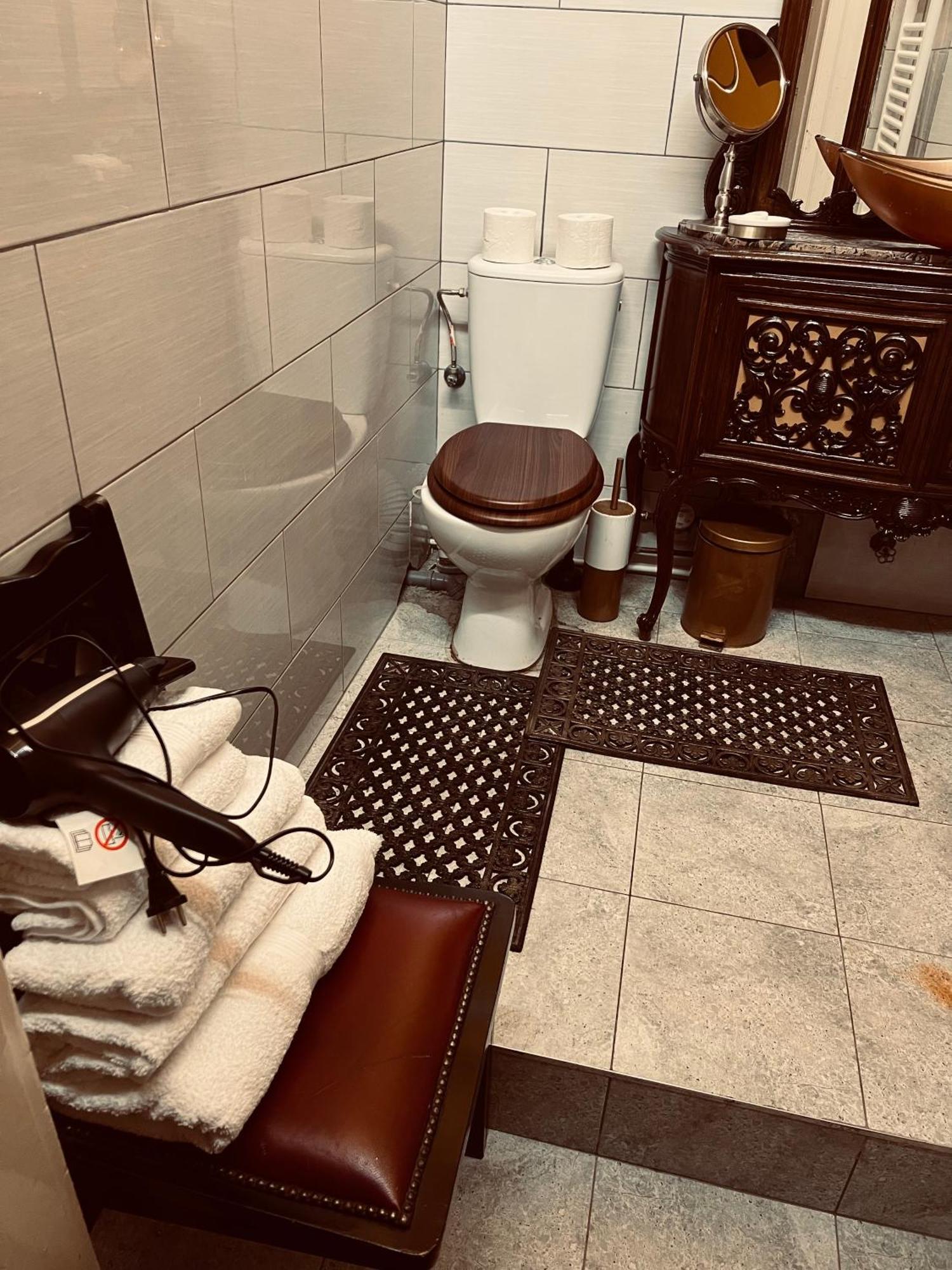 Classic Love Story In Old Cluj I Kültér fotó