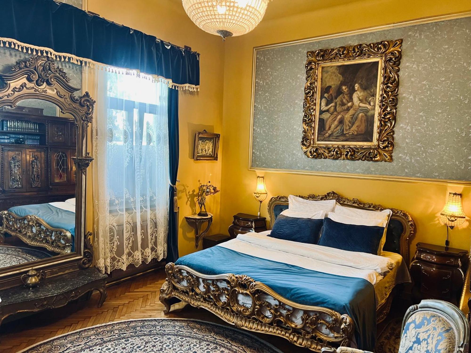 Classic Love Story In Old Cluj I Kültér fotó